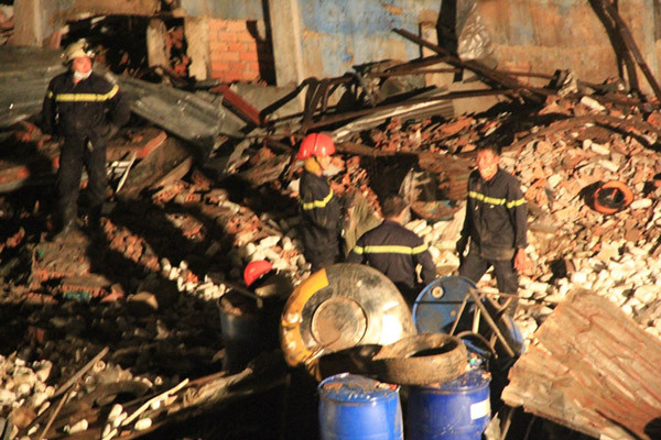 Hiện trường đổ nát sau tiếng nổ lớn tại Sài Gòn