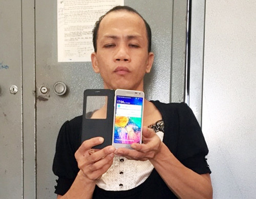 Trang cùng tang vật tại cơ quan điều tra. Ảnh: C.A