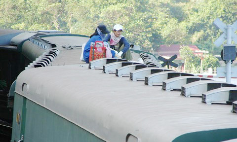 Liên Chiểu dẹp xong nạn buôn bán trên nóc tàu, nay xuất hiện cướp giật nhưng cũng đã bị Công an quận Liên Chiểu sớm triệt phá