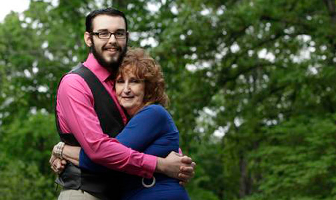 Cặp đôi cách biệt 54 tuổi.