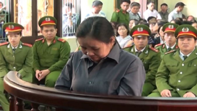 Bị cáo trước vành móng ngựa.