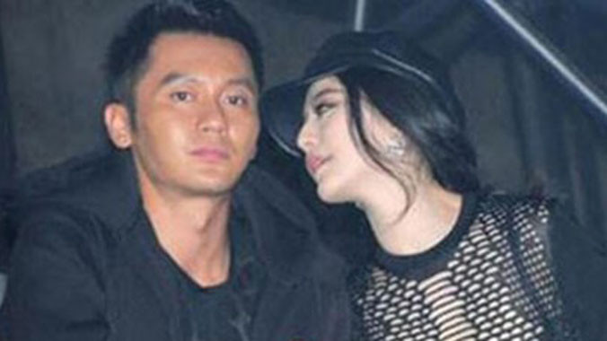 Phạm Băng Băng tình tứ với Lý Thần trong một sự kiện.