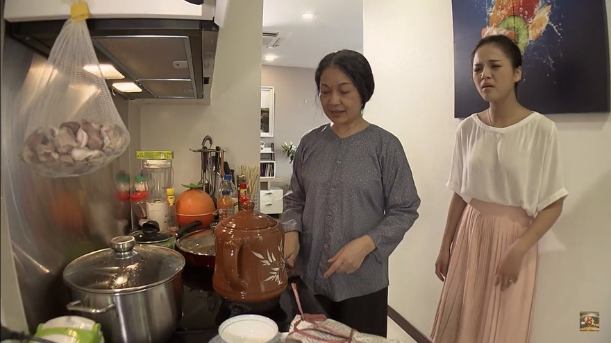 “Sống chung với mẹ chồng” tập 13 và những chiêu chăm con dâu khó đỡ