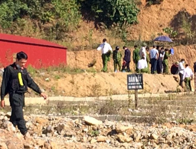 Cảnh sát có mặt hiện trường, nơi phát hiện thi thể nam thanh niên