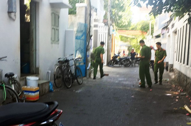 Lực lượng chức năng khám nghiệm hiện trường