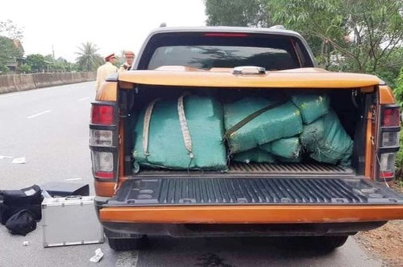 Công an bắt giữ lượng ma túy khủng trong xe bán tải