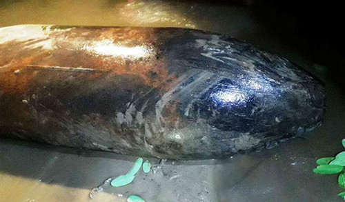 Quả bom vừa được phát hiện dưới suối Sim