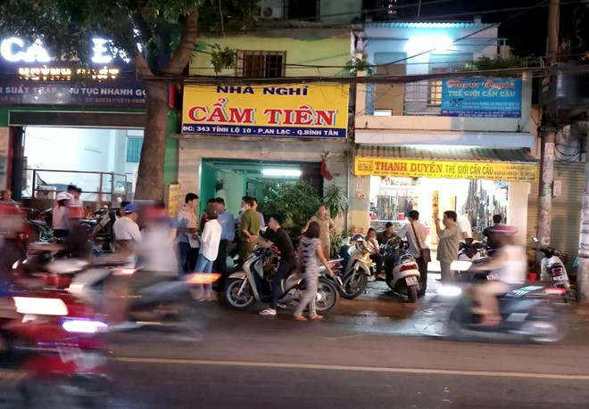 Công an khám nghiệm hiện trường