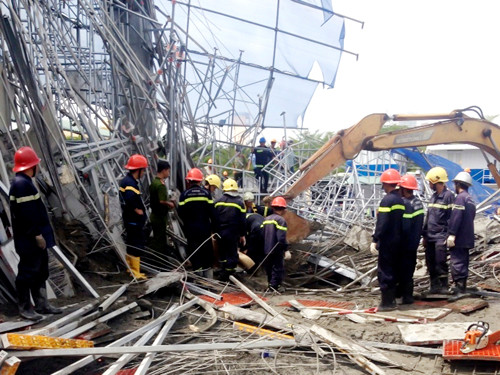 Cảnh sát hoàn tất tìm kiếm các nạn nhân sau 16 giờ. Ảnh: N.V.