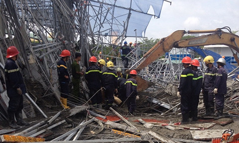 Hiện trường vụ sập giàn giáo.