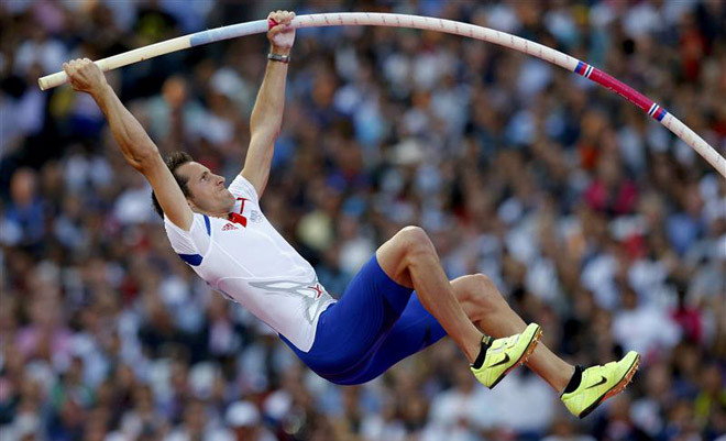 Kỷ lục nhảy sào bị phá sau 21 năm