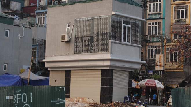 Nhà siêu mỏng trên tuyến Ô Chợ Dừa - Hoàng Cầu. Ảnh: Minh Tuấn