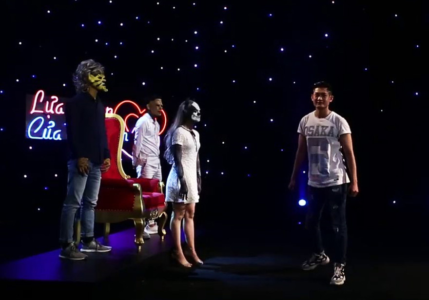 Anh chàng bác sỹ thẩm mỹ bị loại sớm tỏ thái độ ăn thua với cô gái