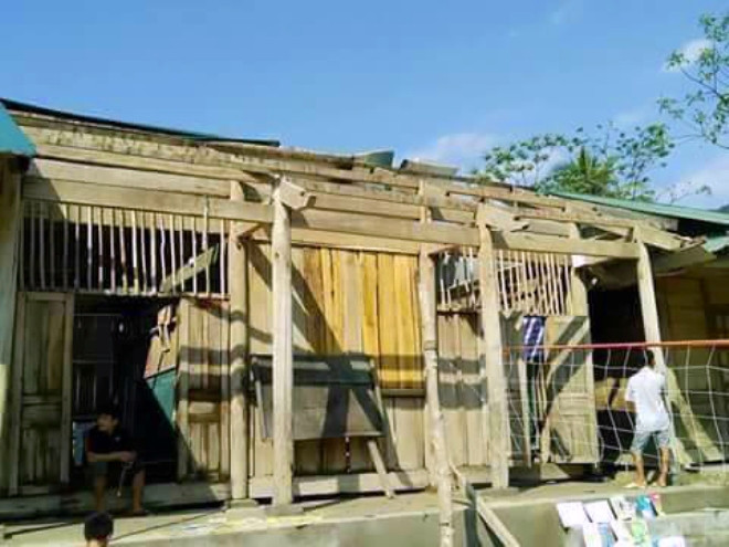 Mưa đá kèm lốc xoáy khiến 50 nhà dân tốc mái, đổ sập