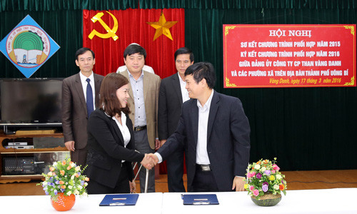 Đảng ủy than Vàng Danh ký quy chế phối hợp với địa phương