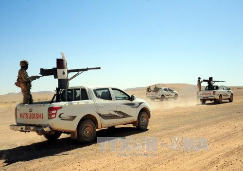 Binh sĩ Syria làm nhiệm vụ trong chiến dịch chống khủng bố tại miền trung Syria. Ảnh: THX/TTXVN.