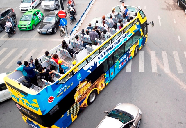 Cận cảnh tuyến xe buýt mui trần thứ 2 Hà Nội lăn bánh