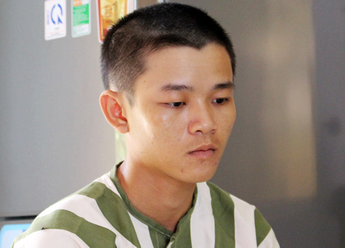 Dịnh tại công an. Ảnh: Trà My