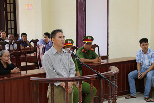 Lê Văn Hùng khai phạm tội trong tình trạng kích động mạnh. Ảnh: Hoàng Táo