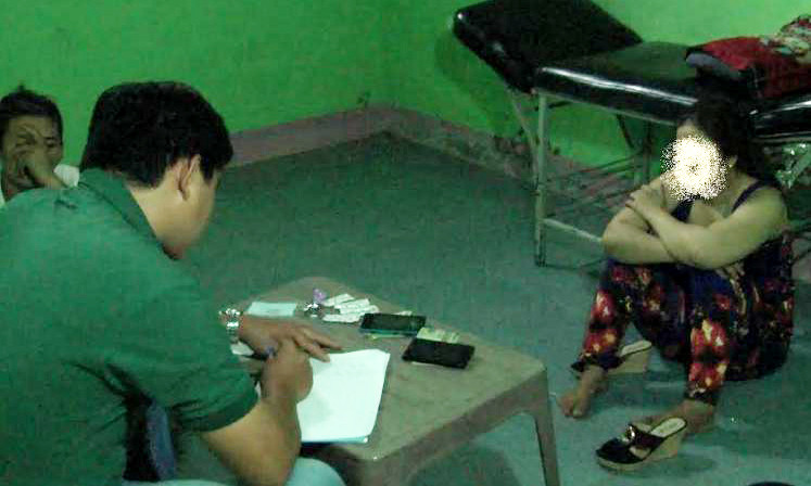 Bắt quả tang một quán cà phê kích dục cho khách