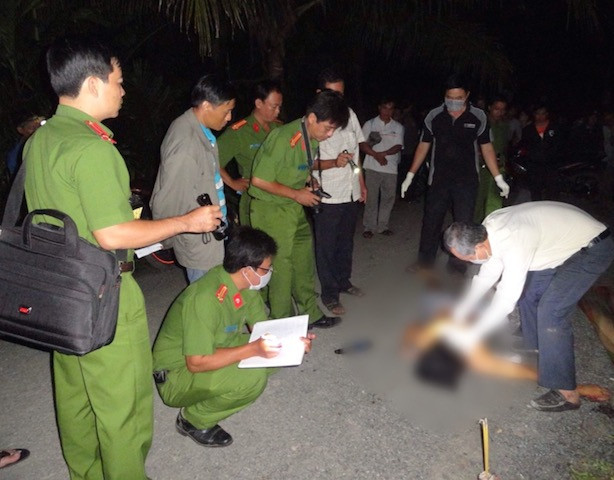 Cơ quan Công an tiến hành khám nghiệm hiện trường