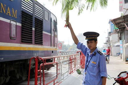 Anh Tùng đã giúp đoàn tàu tránh được tai nạn thảm khốc. Ảnh: Lao động