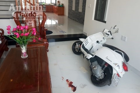 Hiện trường xô xát giữa chị Hoa và tên cướp