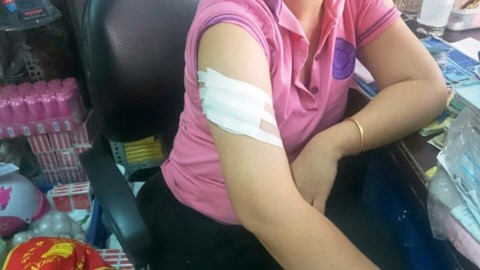 Chị Hà bị thương ở tay