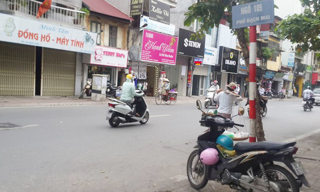 Nơi người đàn ông bị chém cách công an phường Cầu Dền hơn 50 m. Ảnh: Hoàng Lam