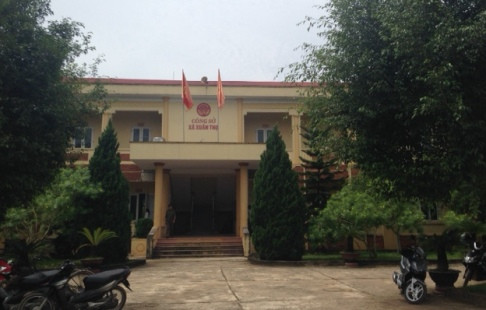 Sáng 10/9 tại UBND xã Xuân Thọ tiến hành mở thầu gói thầu số 3. Ảnh: Công lý