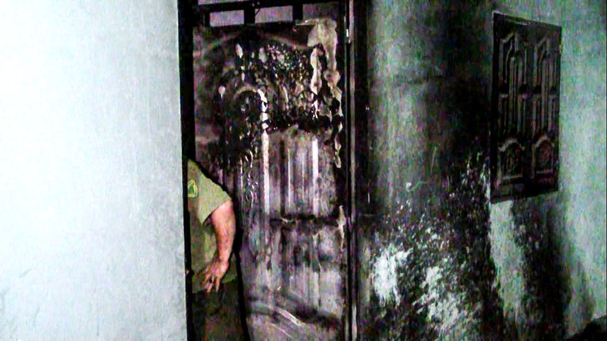 Căn phòng trọ bị phóng hỏa khiến 3 người ngủ ở bên trong bị bỏng nặng