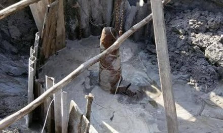 Quả bom nặng khoảng 300kg, còn nguyên kíp nổ