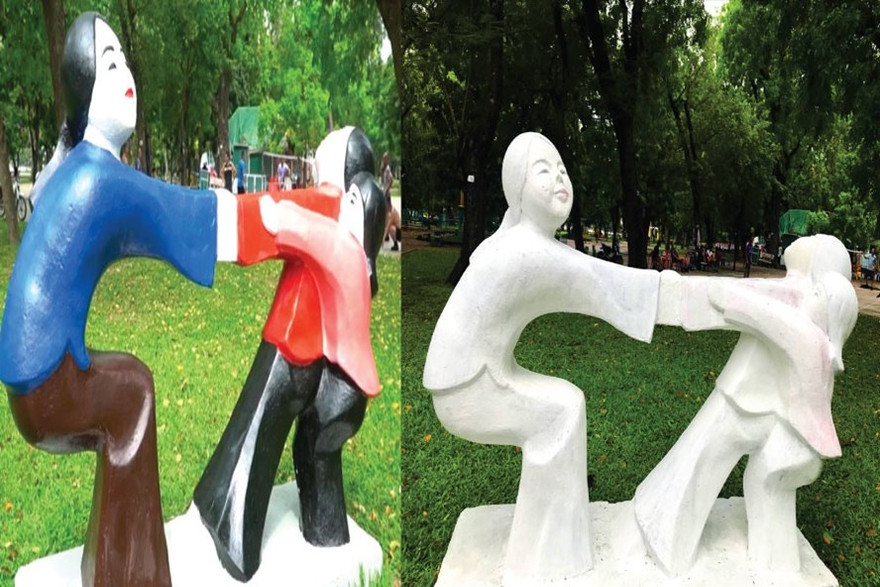 Tượng sơn màu khiến người dân bức xúc. Ảnh: Kiều Thanh Hiền