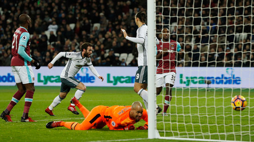 Mata toả sáng, phá vỡ thế bế tắc cho Man United. Ảnh: Reuters.