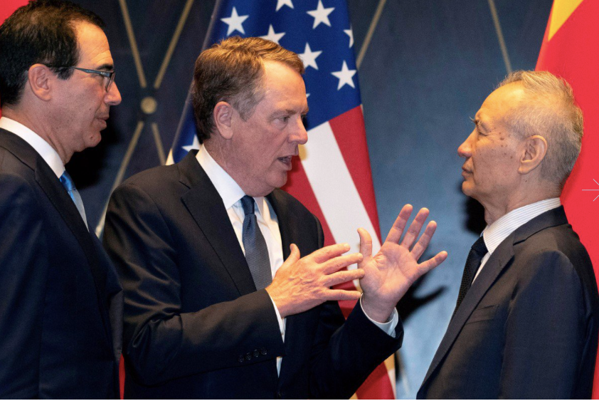 Bộ trưởng Tài chính Mỹ Steven Mnuchin (trái) và Đại diện thương mại Mỹ Robert Lighthizer cùng Phó Thủ tướng Trung Quốc Lưu Hạc có thể sẽ gặp lại nhau trong tháng này. (Ảnh: Reuters)