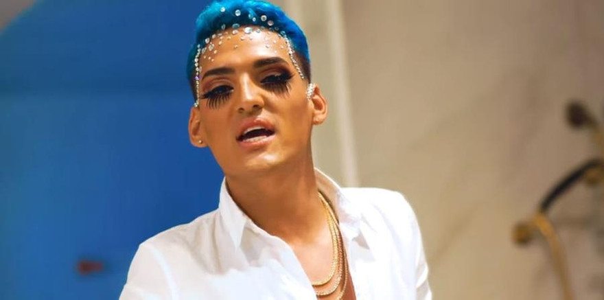Ca sĩ đồng tính Kevin Fret.