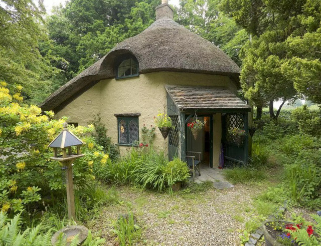 Khám phá ngôi nhà 'bước ra từ truyện cổ tích' có giá gần 10 tỷ đồng