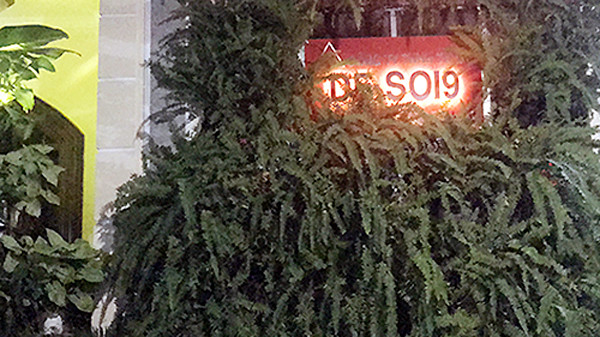 Phía ngoài cơ sở massage Soi9