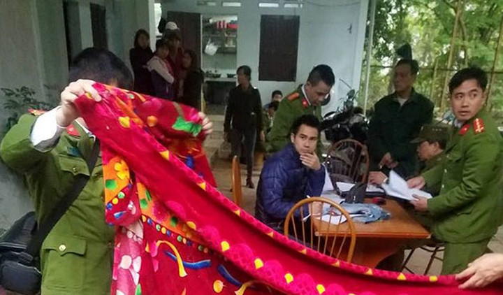 Công an khám nghiệm hiện trường, điều tra vụ án. Ảnh: Vietnamnet