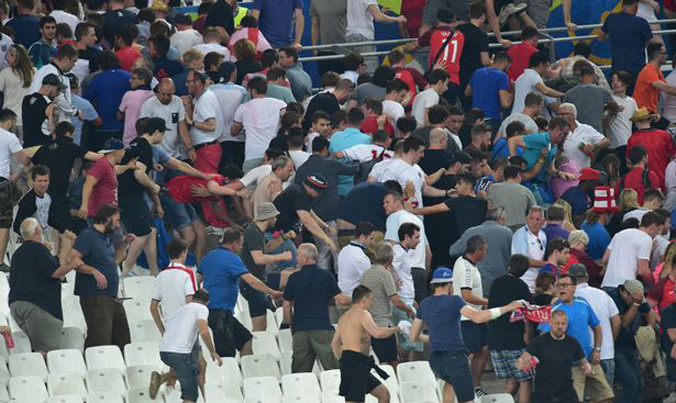 CĐV làm loạn EURO, Nga lĩnh án phạt 150.000 euro