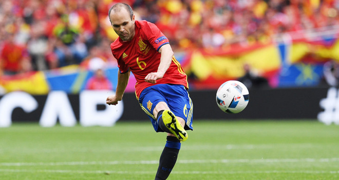 Iniesta: Khoảnh khắc lớn trong những trận chiến lớn