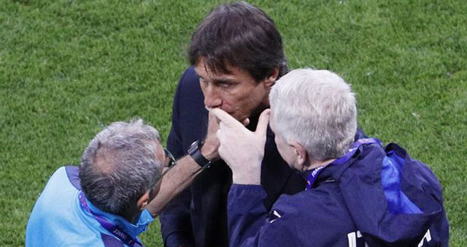 Học trò ghi bàn, HLV Conte chảy máu mũi