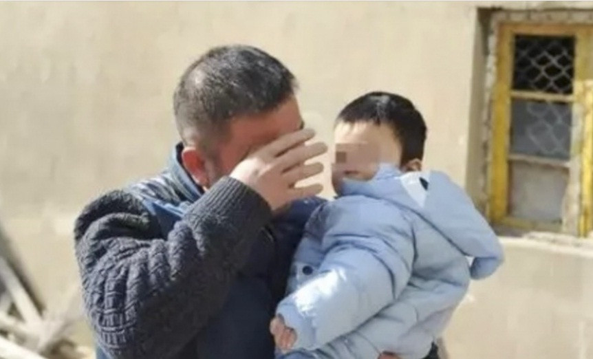 Một tù nhân xúc động ngày đoàn tụ gia đình. Ảnh minh họa