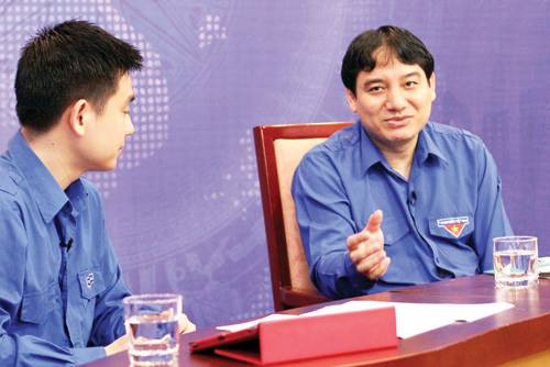 Bí thư thứ nhất T.Ư Đoàn Nguyễn Đắc Vinh tại buổi đối thoại trực tuyến với tuổi trẻ và nhân dân cả nước trên Cổng thông tin điện tử Chính phủ sáng 22/3/2013