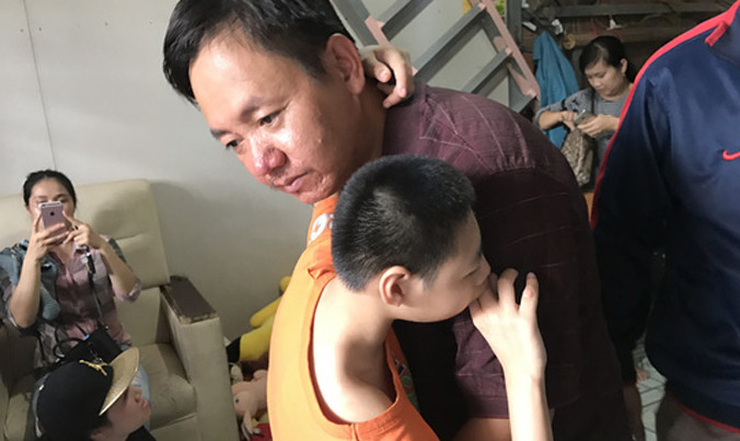 Lời hứa của Đặng Hữu Nghị, người cha có hai con bị bại não