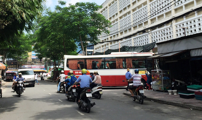 Xe Thành Bưởi hoạt động tại bến số 419 Lê Hồng Phong.