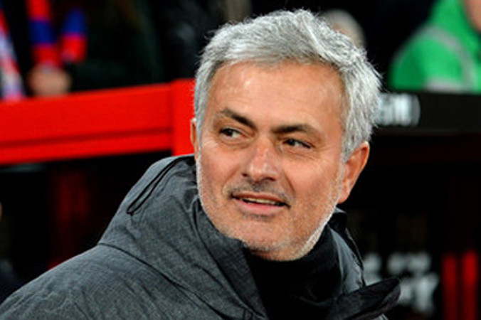 Mourinho chê học trò đá bóng như trẻ con