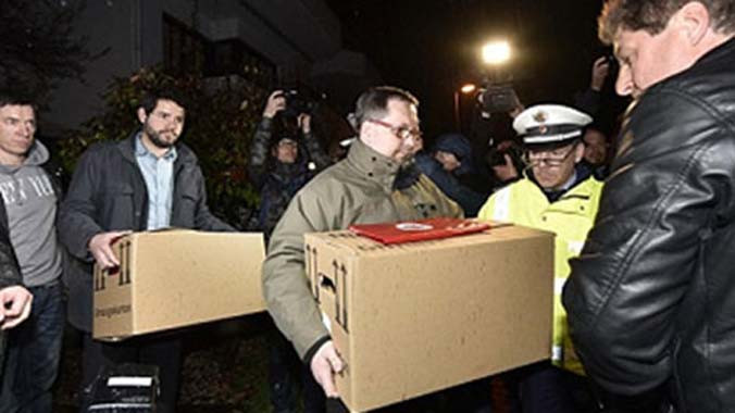 Cảnh sát khám xét nhà cơ phó máy bay Airbus A32.