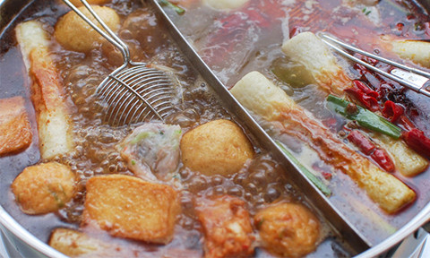 Người bạn của Thôi đã tử vong do nồi lẩu đang sôi đổ vào người. Ảnh minh họa: Shanghaiist.