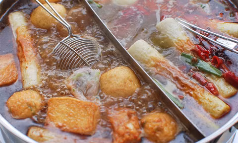 Người bạn của Thôi đã tử vong do nồi lẩu đang sôi đổ vào người. Ảnh minh họa: Shanghaiist.